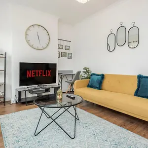 Apartment Entire Lovely Family With Parking, Wifi, Netflix, Self Check-in
